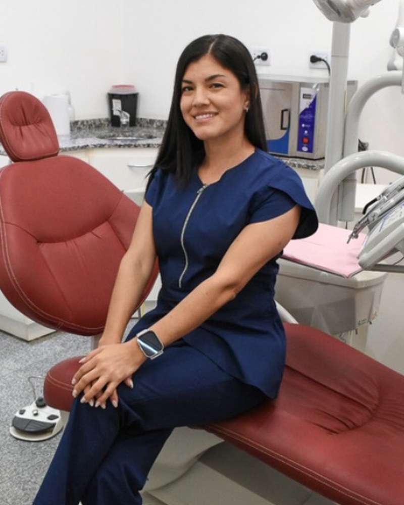 Dra. Alejandra Villegas, Odontóloga